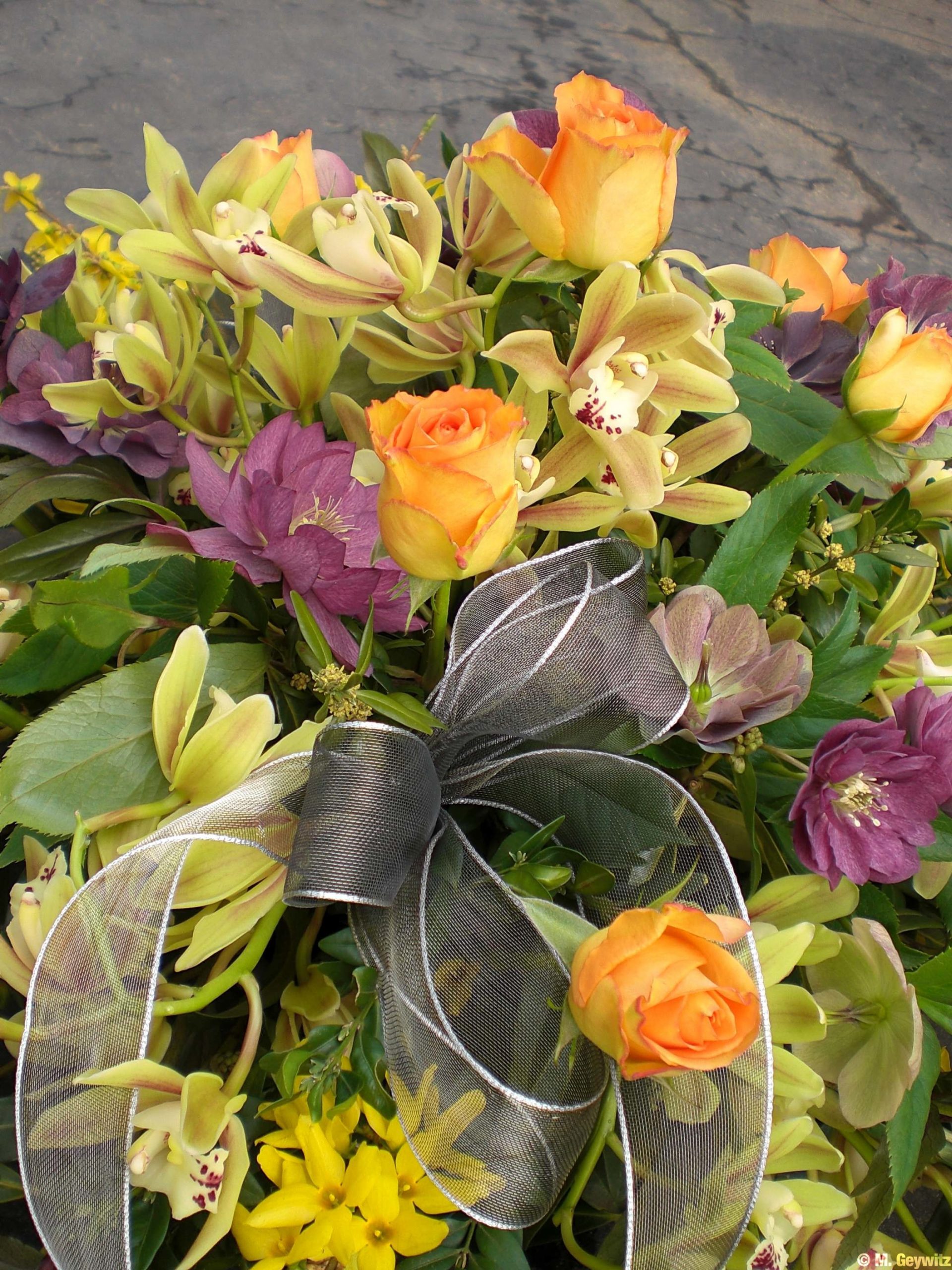 Gesteck mit Lenzrosen 4-10 (2)