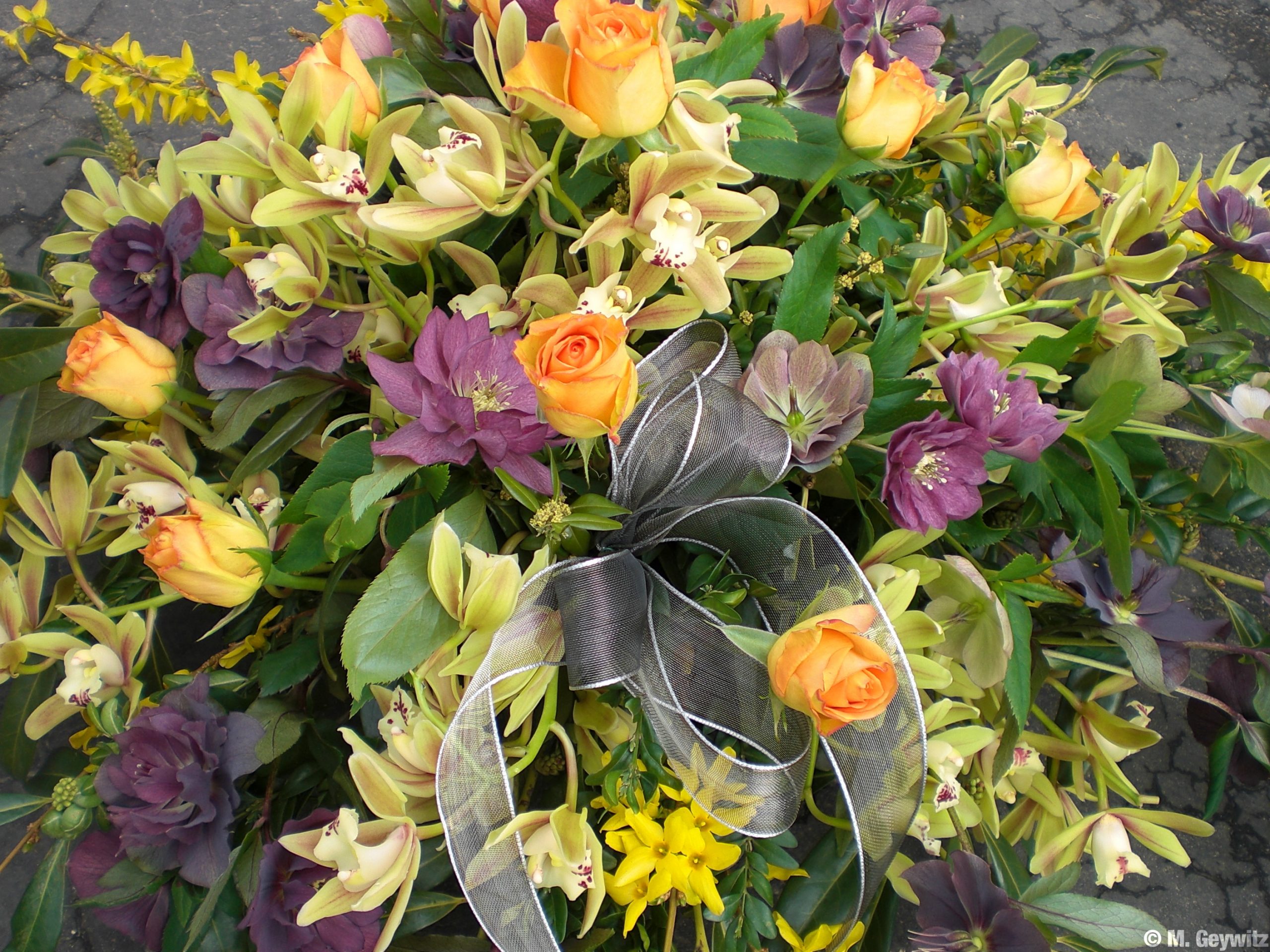 Gesteck mit Lenzrosen 4-10 (3)