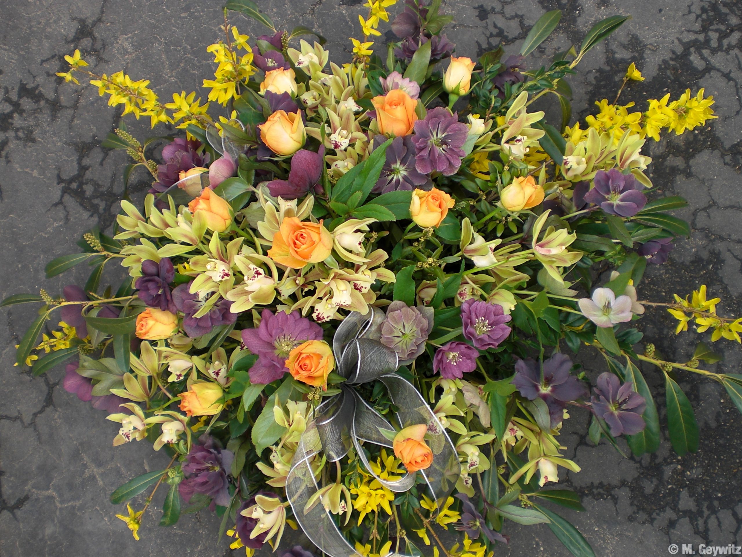 Gesteck mit Lenzrosen 4-10 (4)