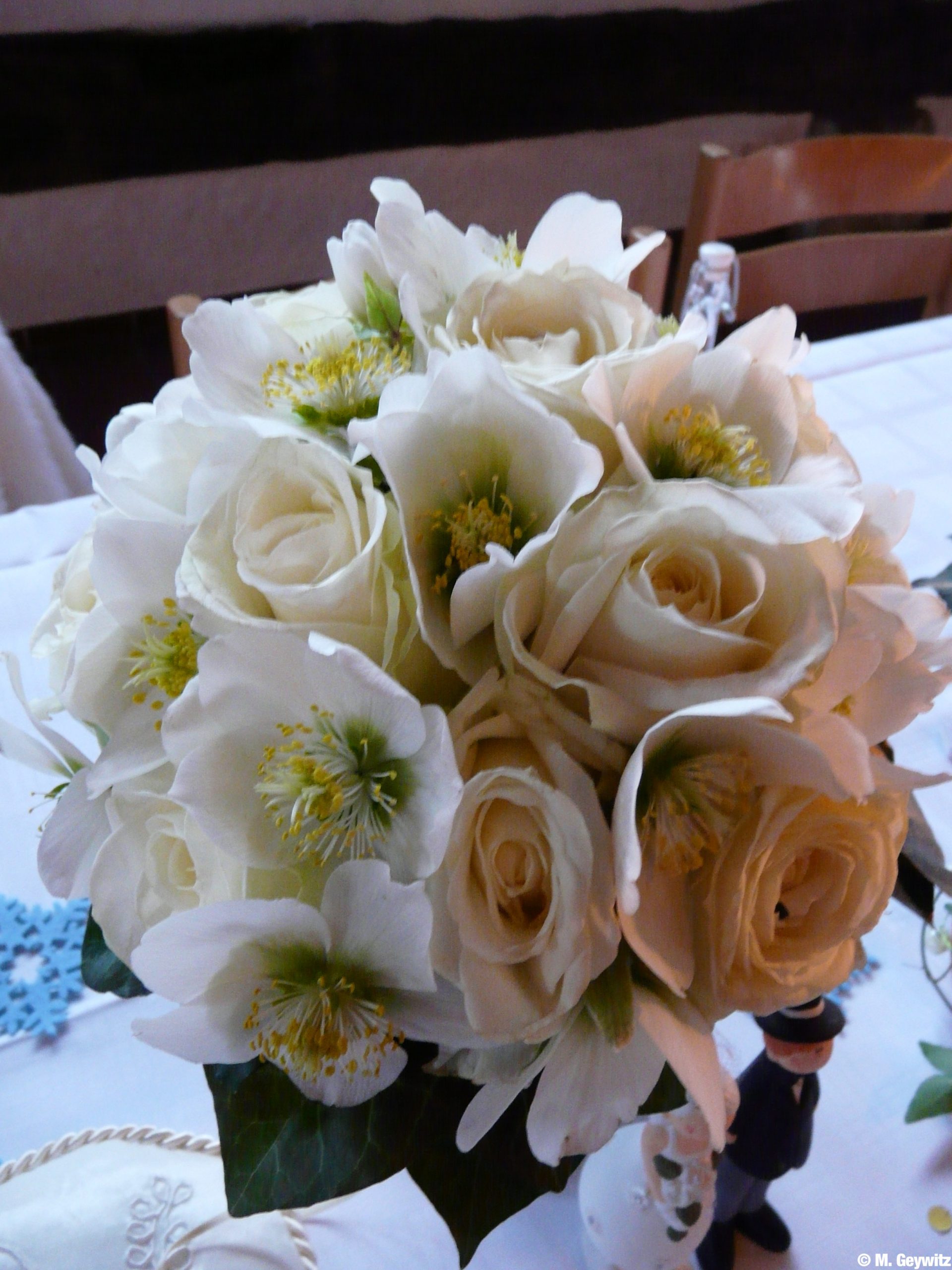 Winterhochzeit, Christrosenbrautstrauß W
